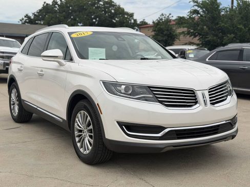 Used 2017 Lincoln MKX Select w/ Select Plus Package FWD image 2