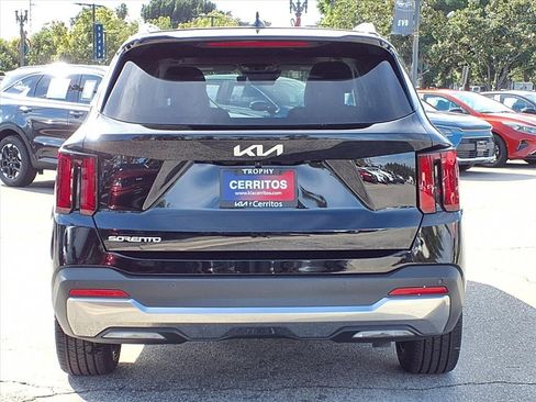Used 2025 Kia Sorento EX w/ Panoramic Sunroof Package image 3