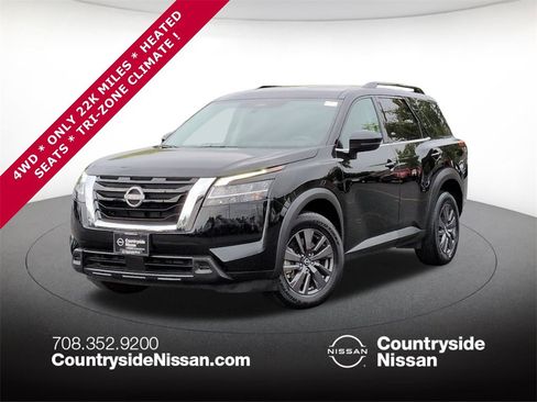 Used 2022 Nissan Pathfinder SV image 1