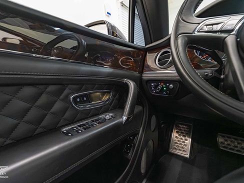 Used 2017 Bentley Bentayga AWD/4WD image 51