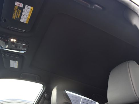 Used 2021 Toyota Venza Limited image 19