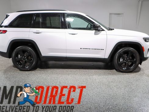 Used 2023 Jeep Grand Cherokee Altitude image 6