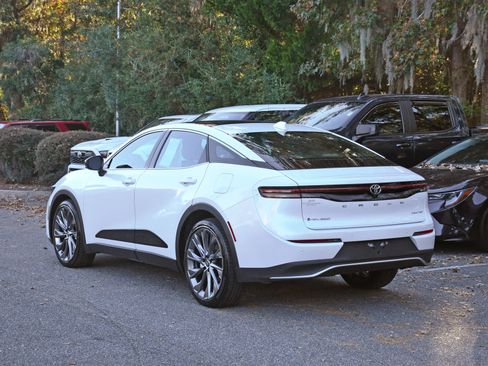 Used 2025 Toyota Crown Limited image 3