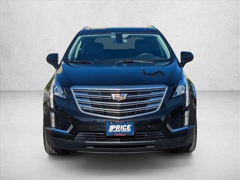 Used 2017 Cadillac XT5 Luxury image 2