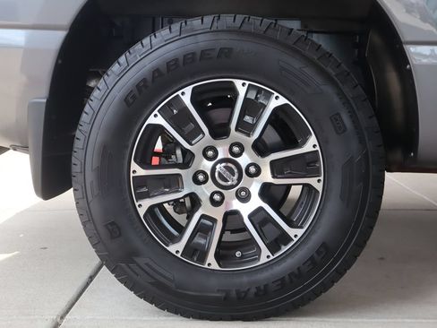 Used 2021 Nissan Titan SV w/ SV Convenience Package AWD/4WD image 11