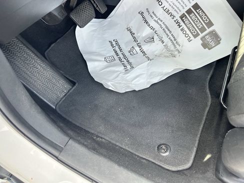 Used 2023 Honda HR-V LX image 17