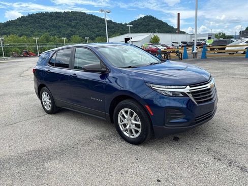 Used 2022 Chevrolet Equinox LS w/ LS Convenience Package AWD/4WD image 7