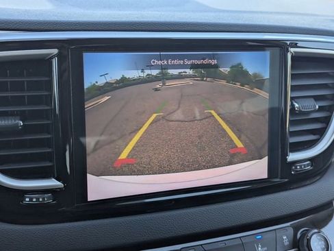 Used 2023 Chrysler Pacifica Touring-L image 27