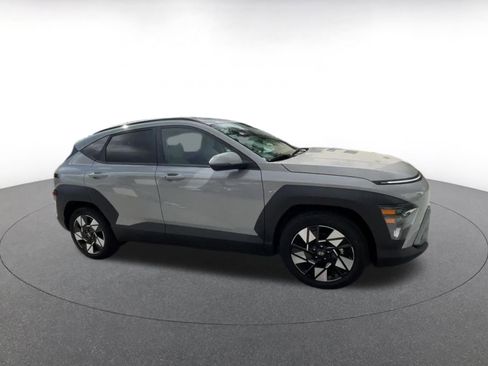 Used 2025 Hyundai Kona SEL image 2
