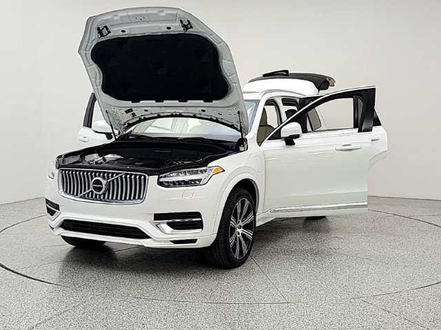 Certified 2025 Volvo XC90 T8 Ultra w/ Protection Package AWD/4WD image 9
