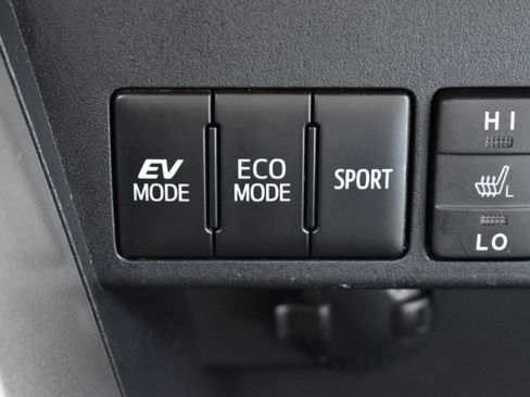 Used 2016 Toyota RAV4 Limited image 45