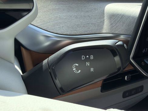 Certified 2025 Volkswagen ID. Buzz Pro S Plus AWD/4WD image 26