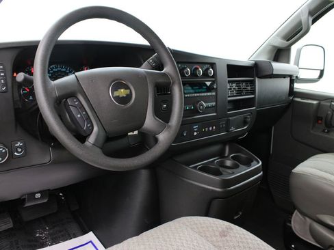 Used 2025 Chevrolet Express 3500 LT w/ LT Preferred Equipment Group image 14