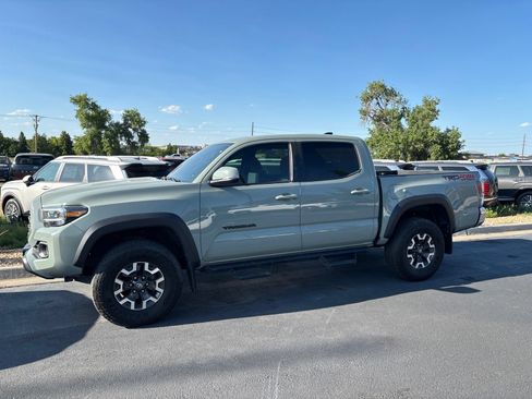 Used 2023 Toyota Tacoma TRD Off-Road w/ Black Out Package (TMS) AWD/4WD image 2
