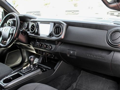 Used 2019 Toyota Tacoma TRD Sport image 28