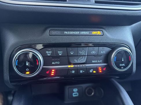 Used 2022 Ford Escape SEL image 18