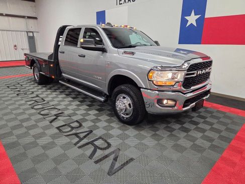 Used 2022 RAM 3500 Tradesman w/ Chrome Appearance Group image 24