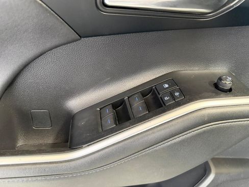 Used 2021 Toyota Highlander XLE AWD/4WD image 13