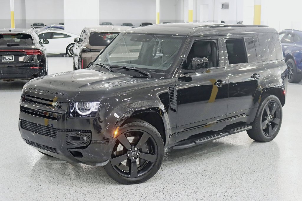 Used 2025 Land Rover Defender 110 X-Dynamic SE AWD/4WD image 8