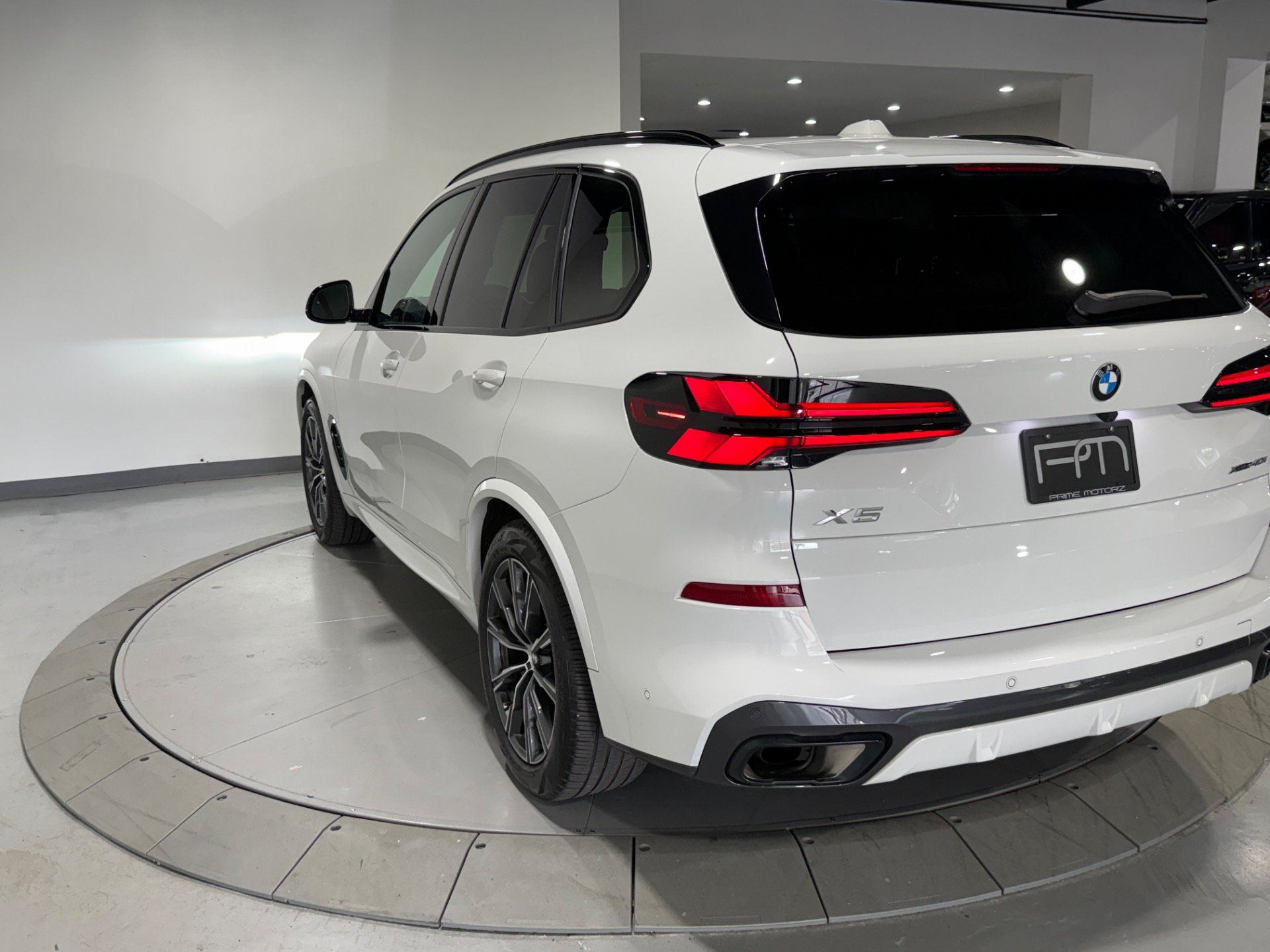 Used 2026 BMW X5 xDrive40i w/ M Sport Package AWD/4WD image 9