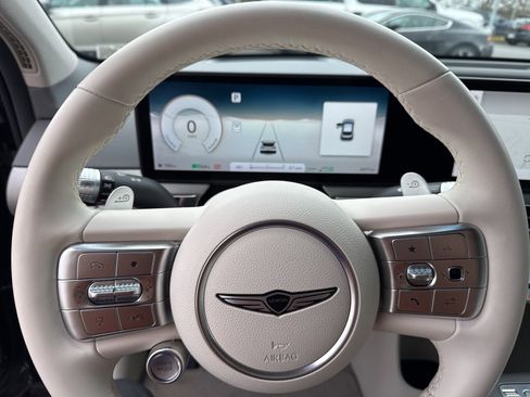 Used 2024 Genesis GV60 RWD image 33