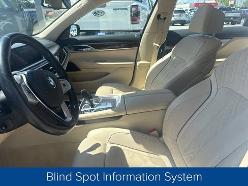 Used 2020 BMW 750i xDrive AWD/4WD image 10