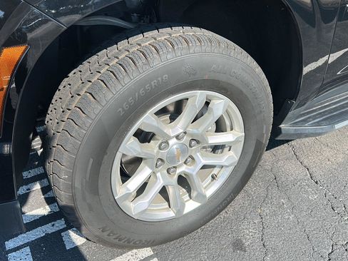 Used 2025 Chevrolet Tahoe LT AWD/4WD image 2