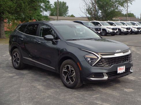 Used 2024 Kia Sportage LX AWD/4WD image 3