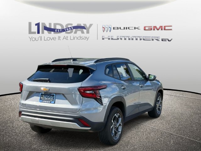 Used 2026 Chevrolet Trax LT FWD image 3