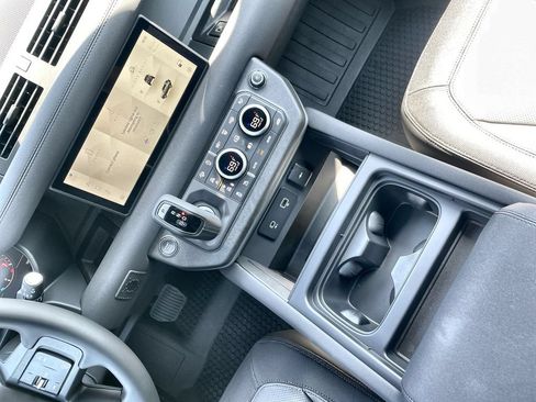 Certified 2023 Land Rover Defender 90 X-Dynamic SE AWD/4WD image 15