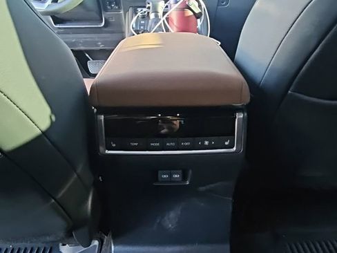 Used 2025 Lexus GX 550 image 13