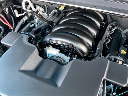 Used 2019 Chevrolet Suburban LT image 31