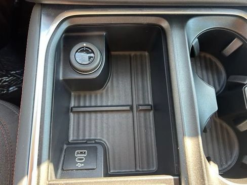Used 2025 Ford Expedition Active AWD/4WD image 23