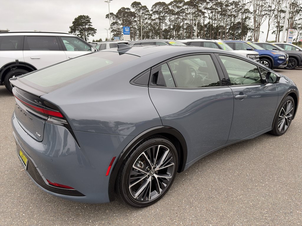 Used 2024 Toyota Prius XLE FWD image 5