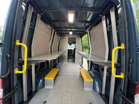 Used 2018 Mercedes-Benz Sprinter 2500 image 19