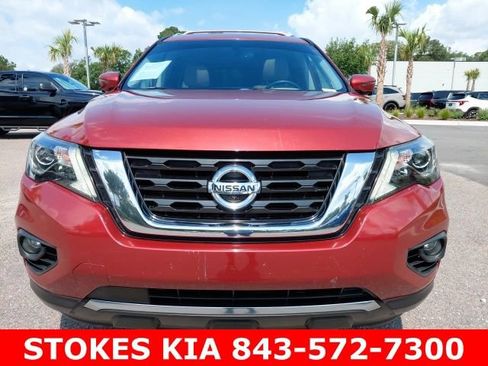 Used 2017 Nissan Pathfinder Platinum FWD image 2
