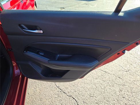 Used 2022 Nissan Altima 2.5 SV w/ SV Premium Package image 9