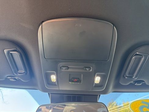 Used 2025 Toyota Camry SE image 18