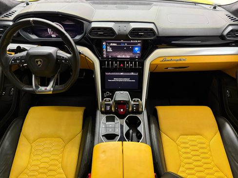 Used 2020 Lamborghini Urus image 2