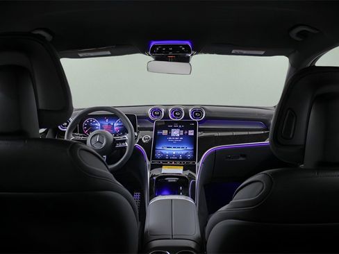 Used 2025 Mercedes-Benz GLC 300 GLC 300 image 9