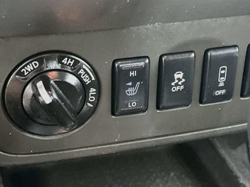 Used 2020 Nissan Frontier PRO-4X w/ Pro-4x Utility Package AWD/4WD image 26