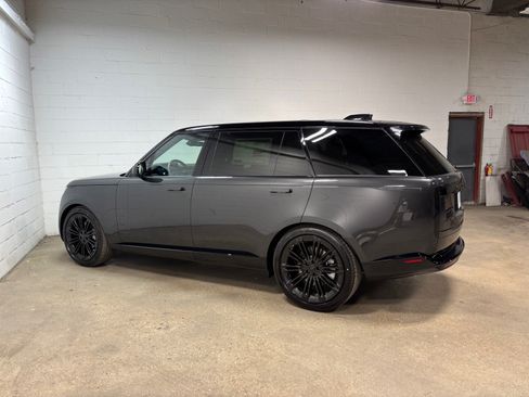 New 2026 Land Rover Range Rover Long Wheelbase SE AWD/4WD image 10