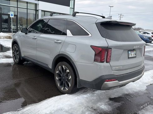 Certified 2025 Kia Sorento EX w/ Panoramic Sunroof Package image 6