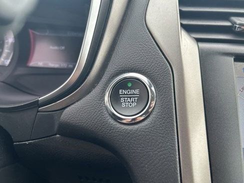 Used 2020 Ford Fusion SE FWD image 20