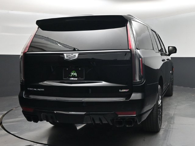 Used 2024 Cadillac Escalade ESV V w/ Heavy-Duty Trailer Package AWD/4WD image 11
