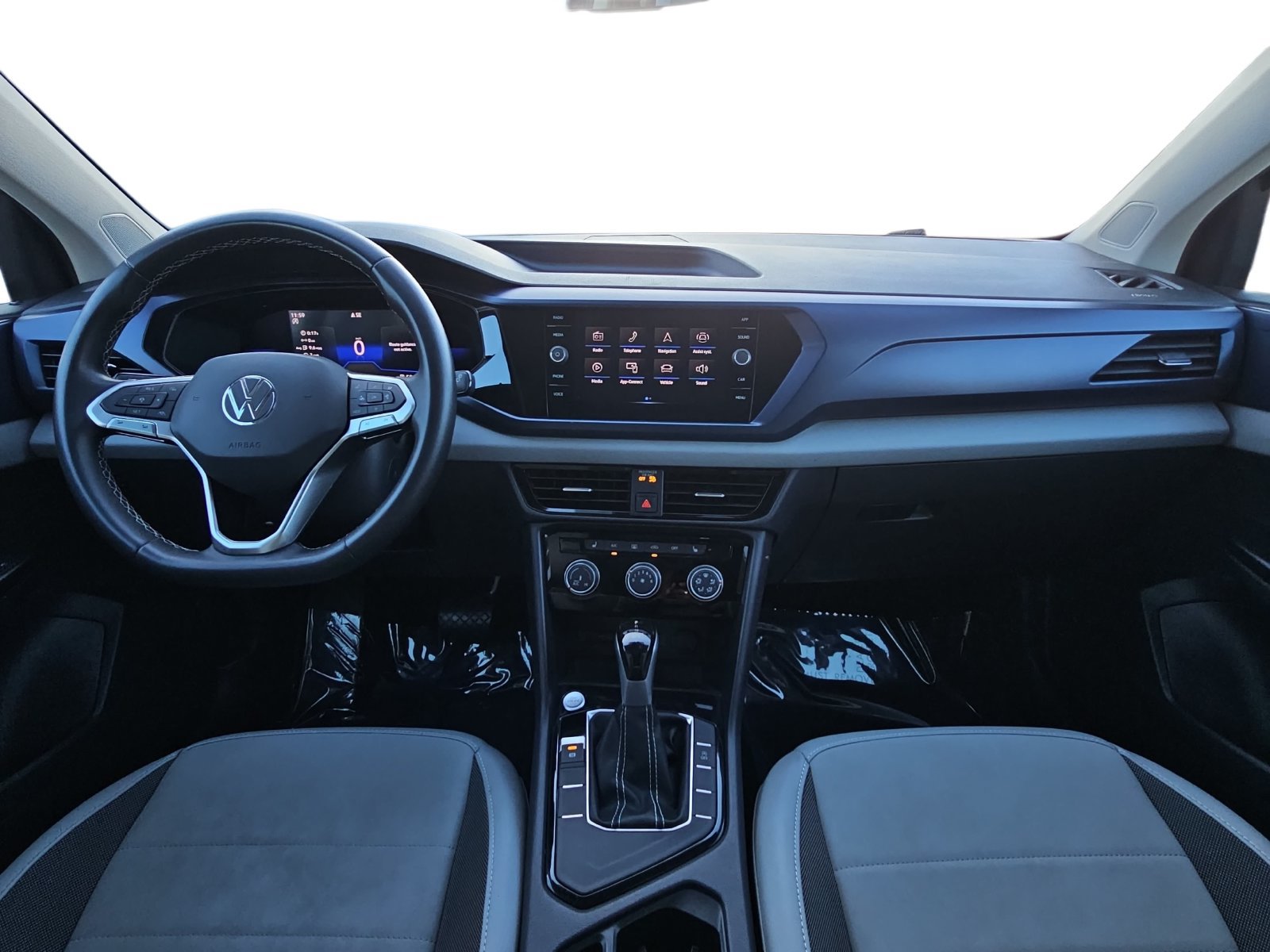 Used 2023 Volkswagen Taos SE w/ Black Wheel Package FWD image 9