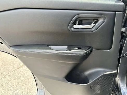 Used 2025 Nissan Rogue SV AWD/4WD image 23