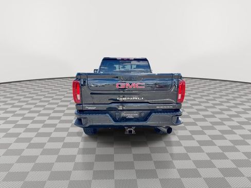 Used 2022 GMC Sierra 2500 Denali w/ Denali Black Diamond Edition AWD/4WD image 8