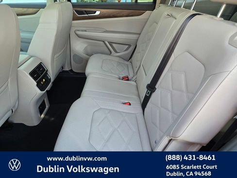 Certified 2025 Volkswagen Atlas SE image 10