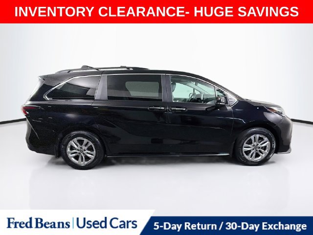 Used 2024 Toyota Sienna XLE w/ XLE Plus Package AWD/4WD image 11